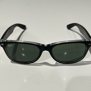 Ray Ban New Wayfarer - Matte Black On Transparent
LENSES: G-15 Green